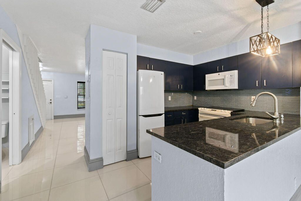 952 Summit Lake Drive, West Palm Beach, FL 33406 Photo