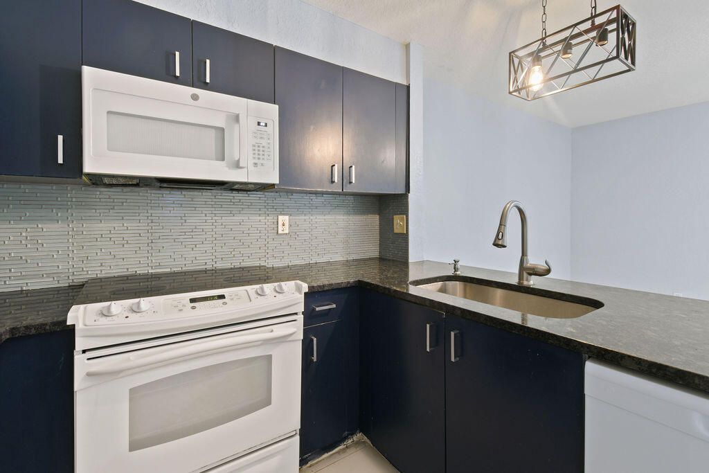 952 Summit Lake Drive, West Palm Beach, FL 33406 Photo