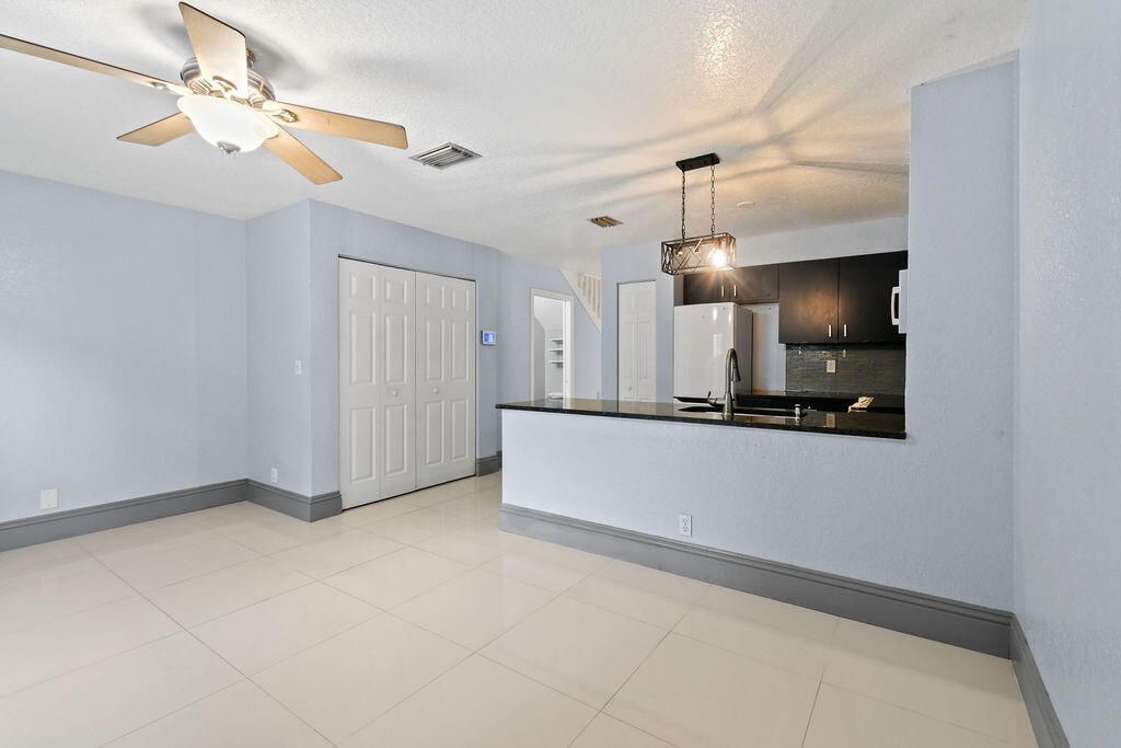 952 Summit Lake Drive, West Palm Beach, FL 33406 Photo