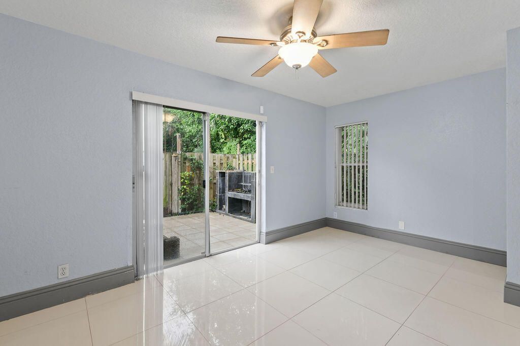 952 Summit Lake Drive, West Palm Beach, FL 33406 Photo