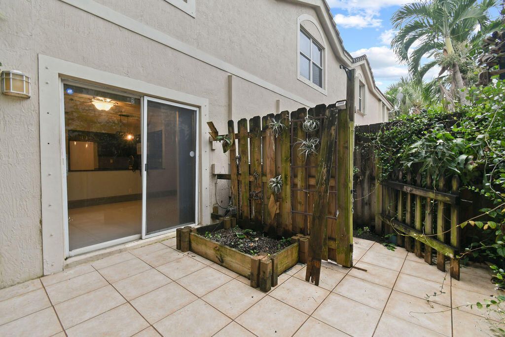 952 Summit Lake Drive, West Palm Beach, FL 33406 Photo