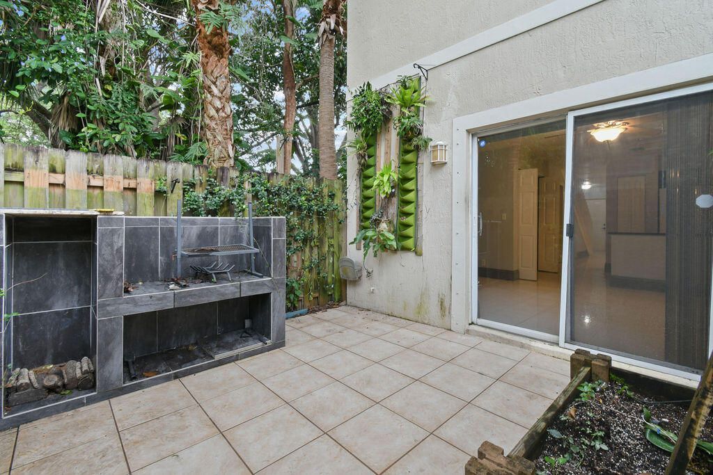 952 Summit Lake Drive, West Palm Beach, FL 33406 Photo