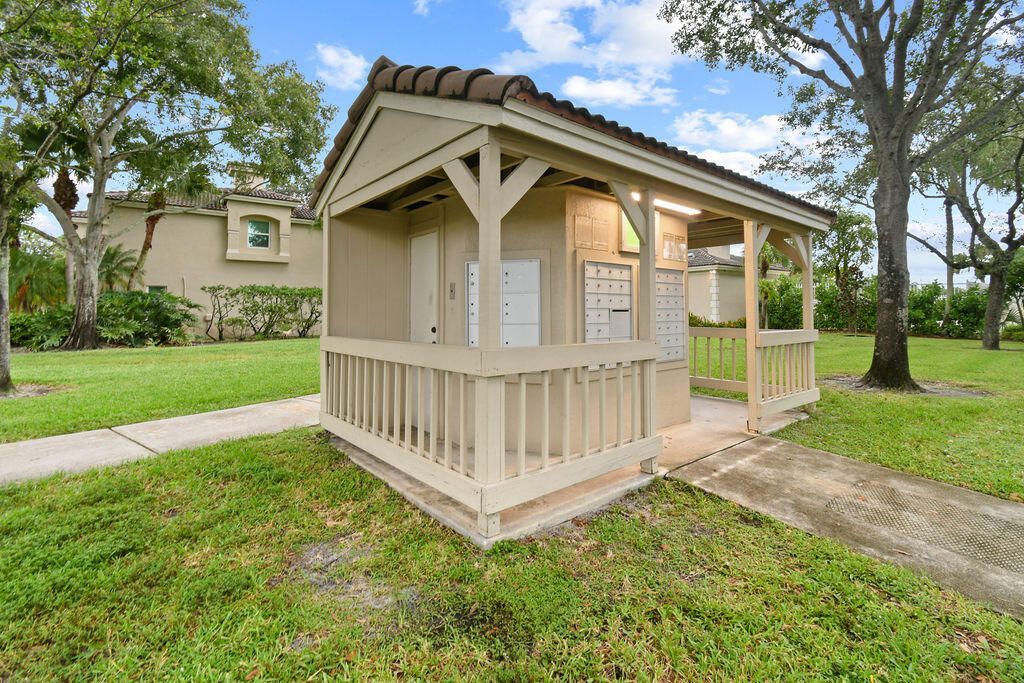 952 Summit Lake Drive, West Palm Beach, FL 33406 Photo
