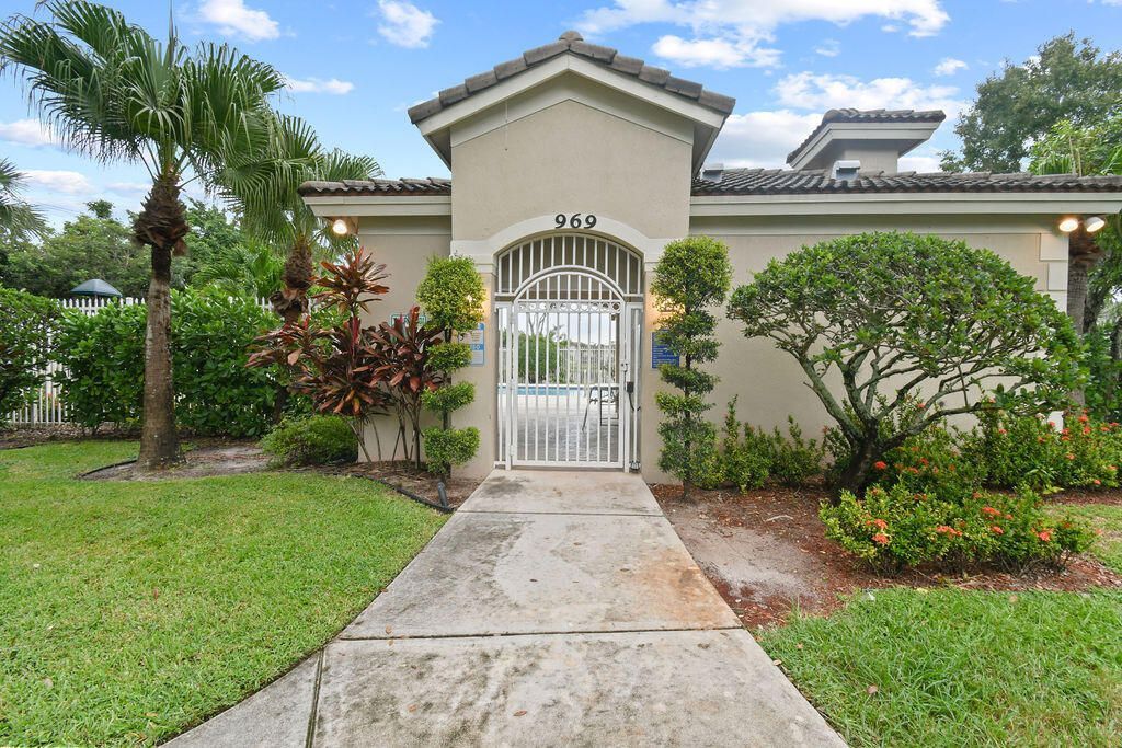 952 Summit Lake Drive, West Palm Beach, FL 33406 Photo