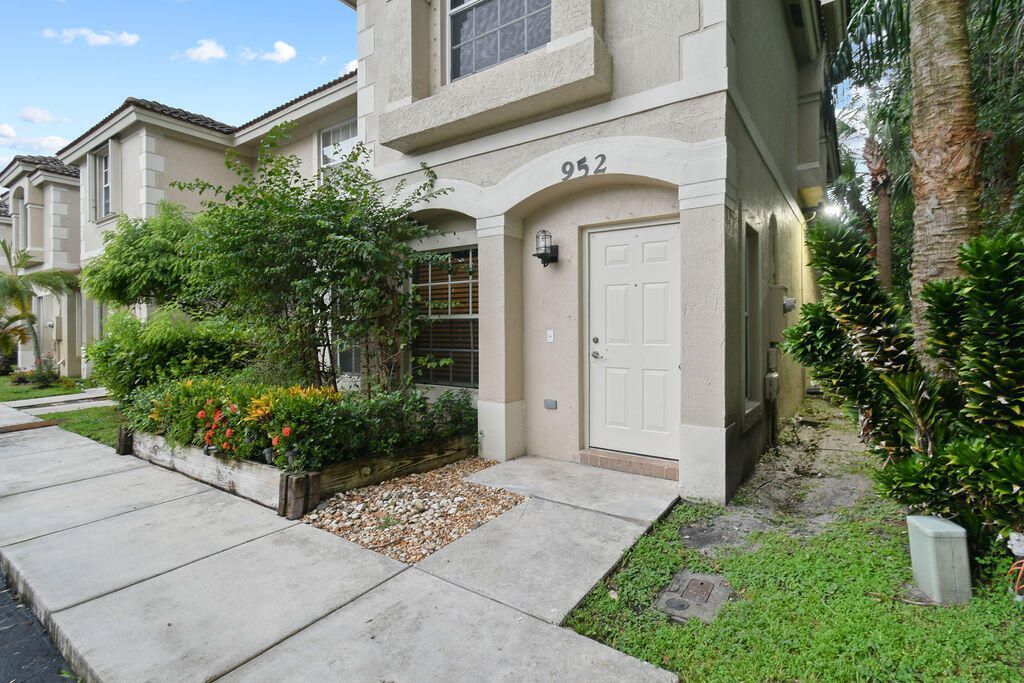 952 Summit Lake Drive, West Palm Beach, FL 33406 Photo
