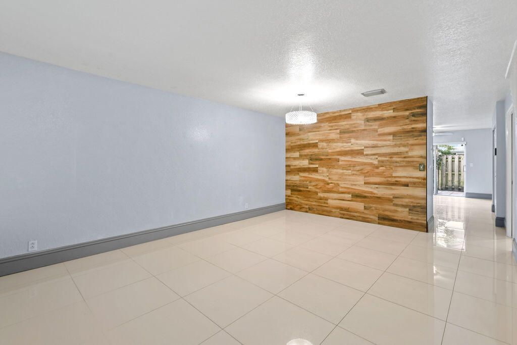 952 Summit Lake Drive, West Palm Beach, FL 33406 Photo