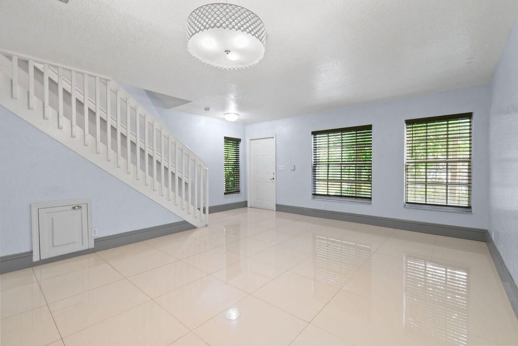 952 Summit Lake Drive, West Palm Beach, FL 33406 Photo