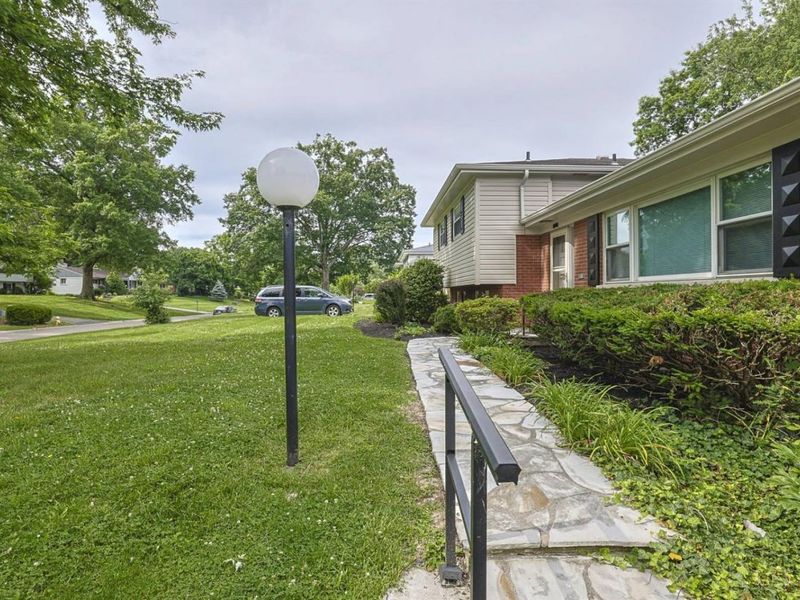 7445 Elbrook Avenue, Amberley, OH 45237 Photo 9