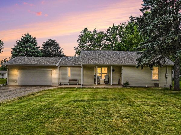 11332 Crestview Drive E, Cement City, MI 49233
