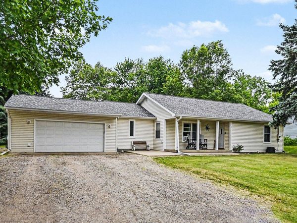 11332 Crestview Drive E, Cement City, MI 49233