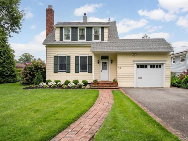 63 Cedar Road , Westbury, NY 11590