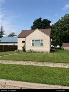 205 N 2nd Avenue E, Truman, MN 56088
