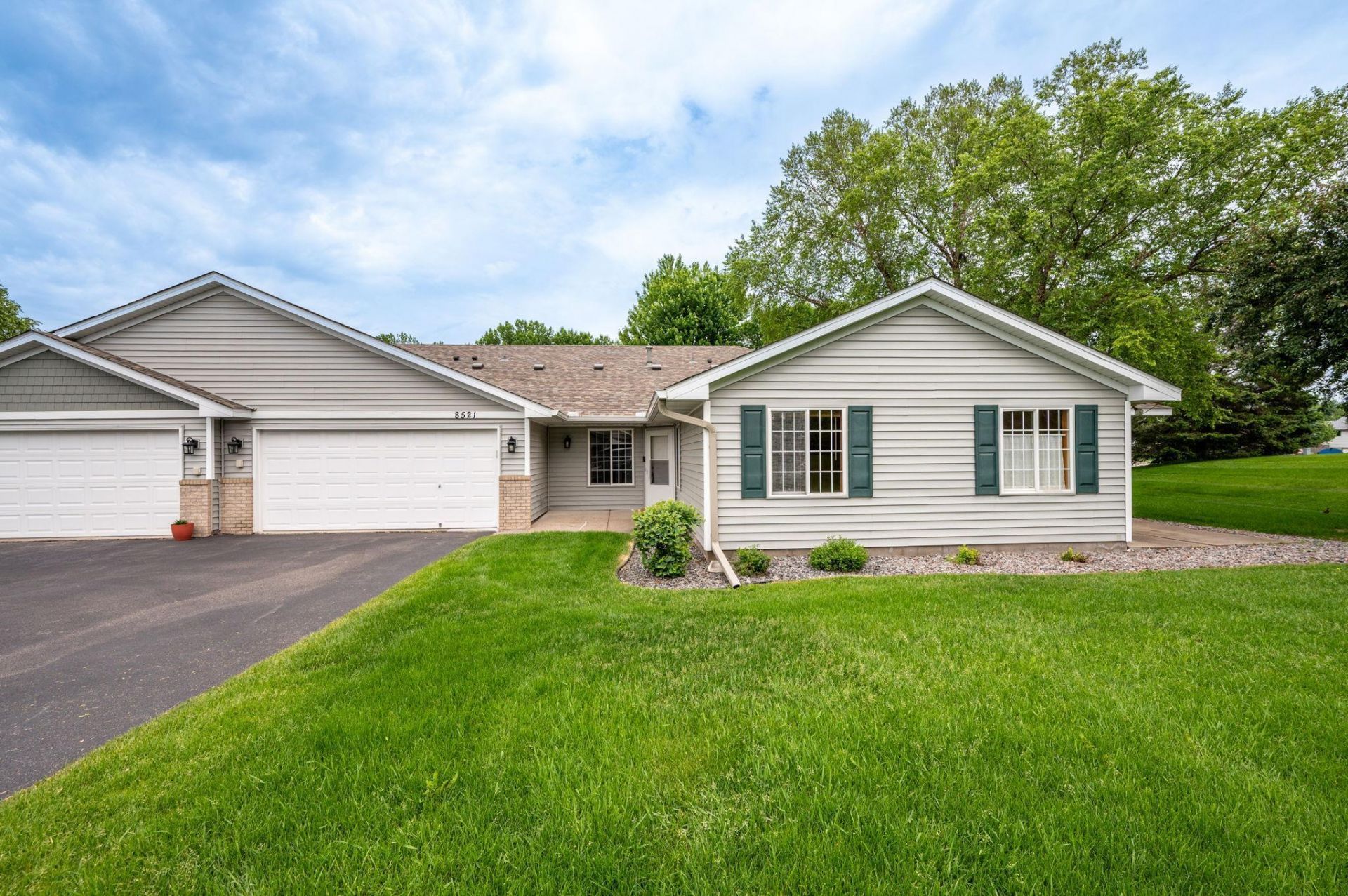 8521 Telford Lane , Brooklyn Park, MN 55443