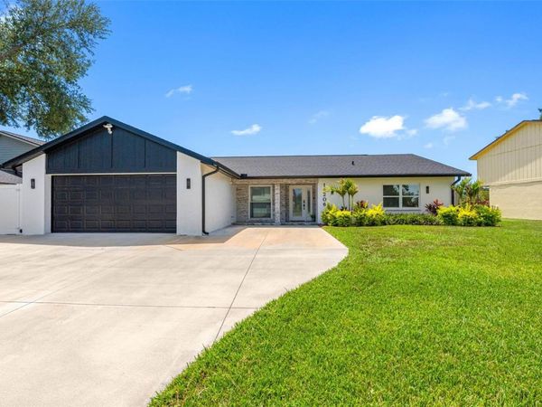 16206 W COURSE DRIVE , TAMPA, FL 33624