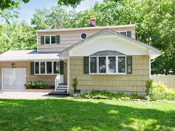 11 Antler Lane , South Setauket, NY 11720