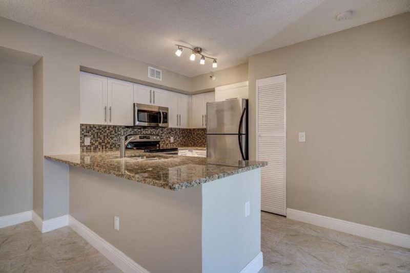 140 Yacht Club Way, Unit 206, Hypoluxo, FL 33462 Photo