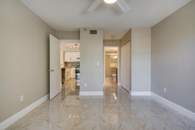 140 Yacht Club Way, Unit 206, Hypoluxo, FL 33462 Photo