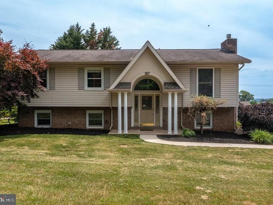 307 Skyline Drive, Reading, PA 19606 Main Photo