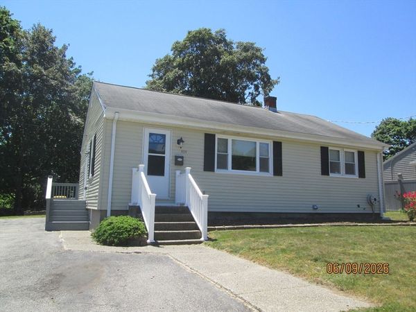 535 Shirley Ave, Somerset, MA 02725