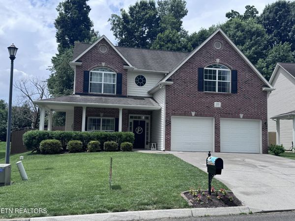 1528 Crescent Oaks Lane, Lenoir City, TN 37772