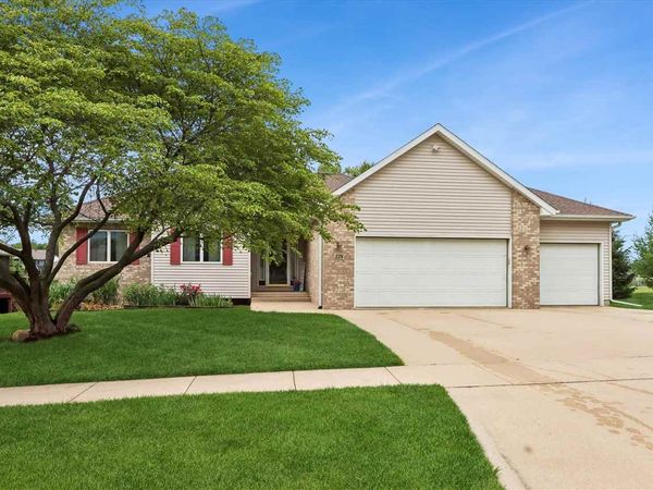 228 Scott Dr., West Branch, IA 52358