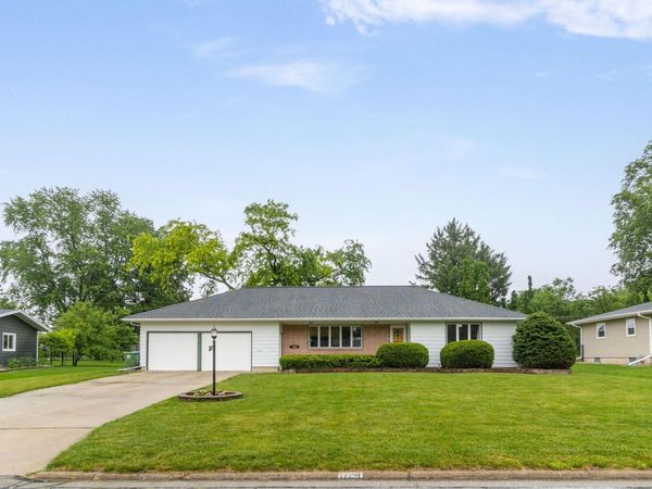 1162 Ridgemont Road, Waterloo, IA 50701