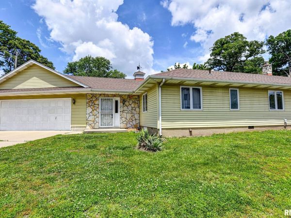 505 N CHEROKEE Street, Taylorville, IL 62568