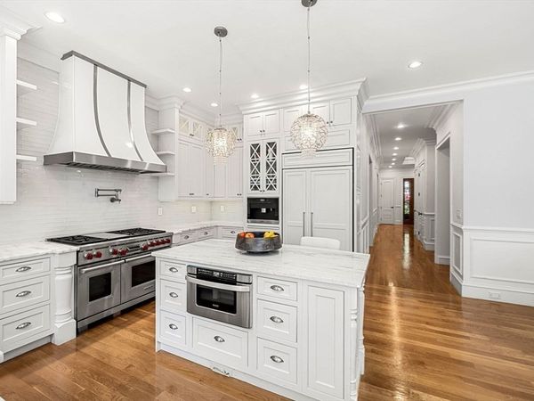129 Rangeley Rd, Brookline, MA 02467