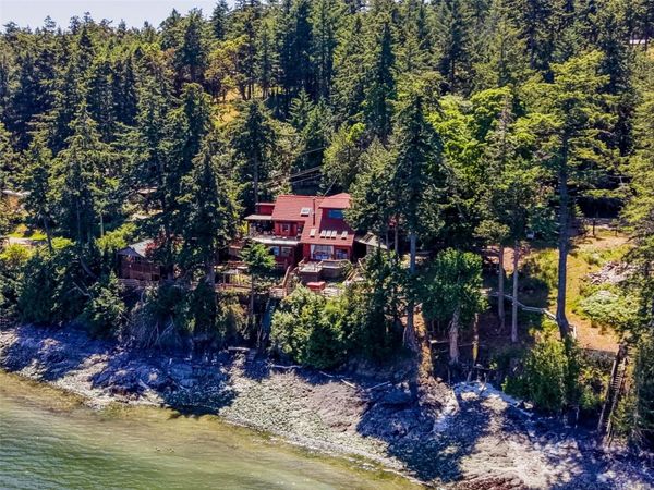 7911 Bedwell Dr, Pender Island, BC V0N 2M2