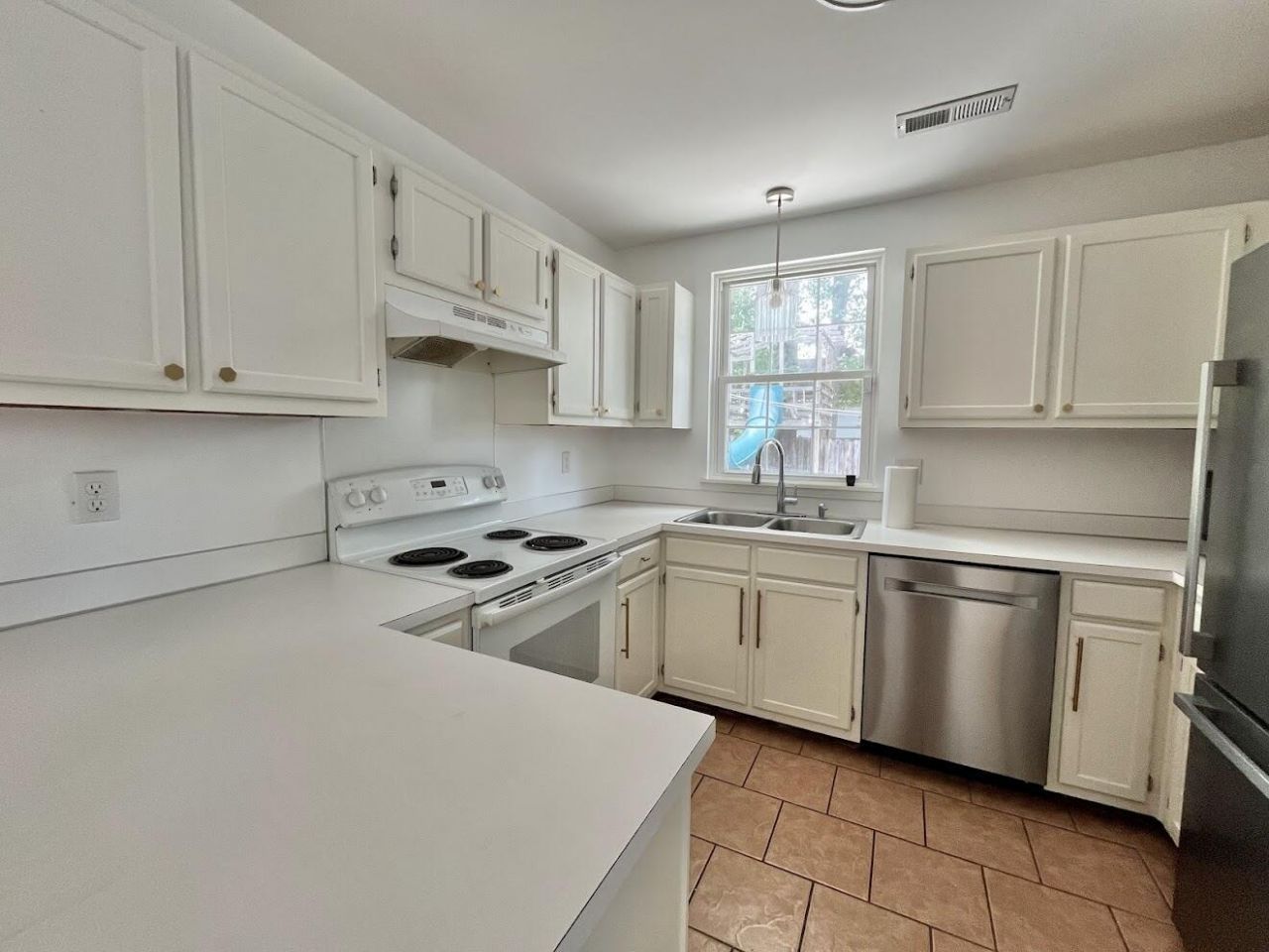 8486 William Moultrie Drive Photo 14