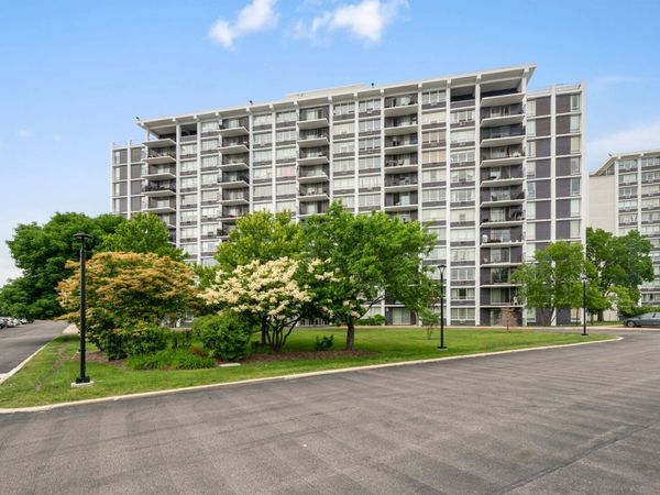8809 Golf Road , Unit 8A, Niles, IL 60714