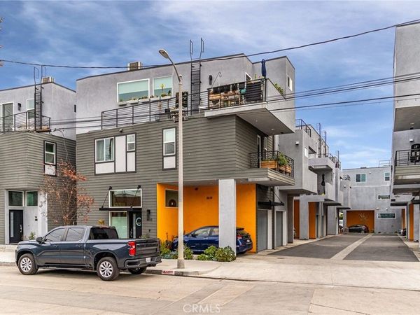 3032 N Coolidge, Los Angeles, CA 90039