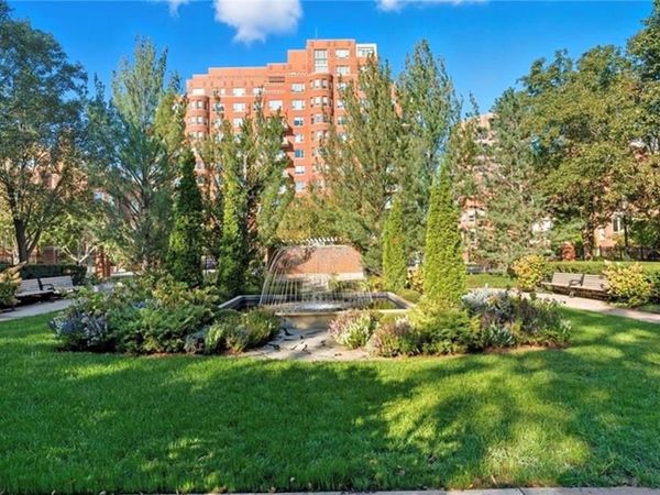 4950 Central #302 Street, Kansas City, MO 64112