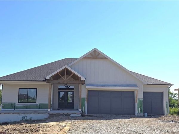 4374 Tee Box Drive, Basehor, KS 66007