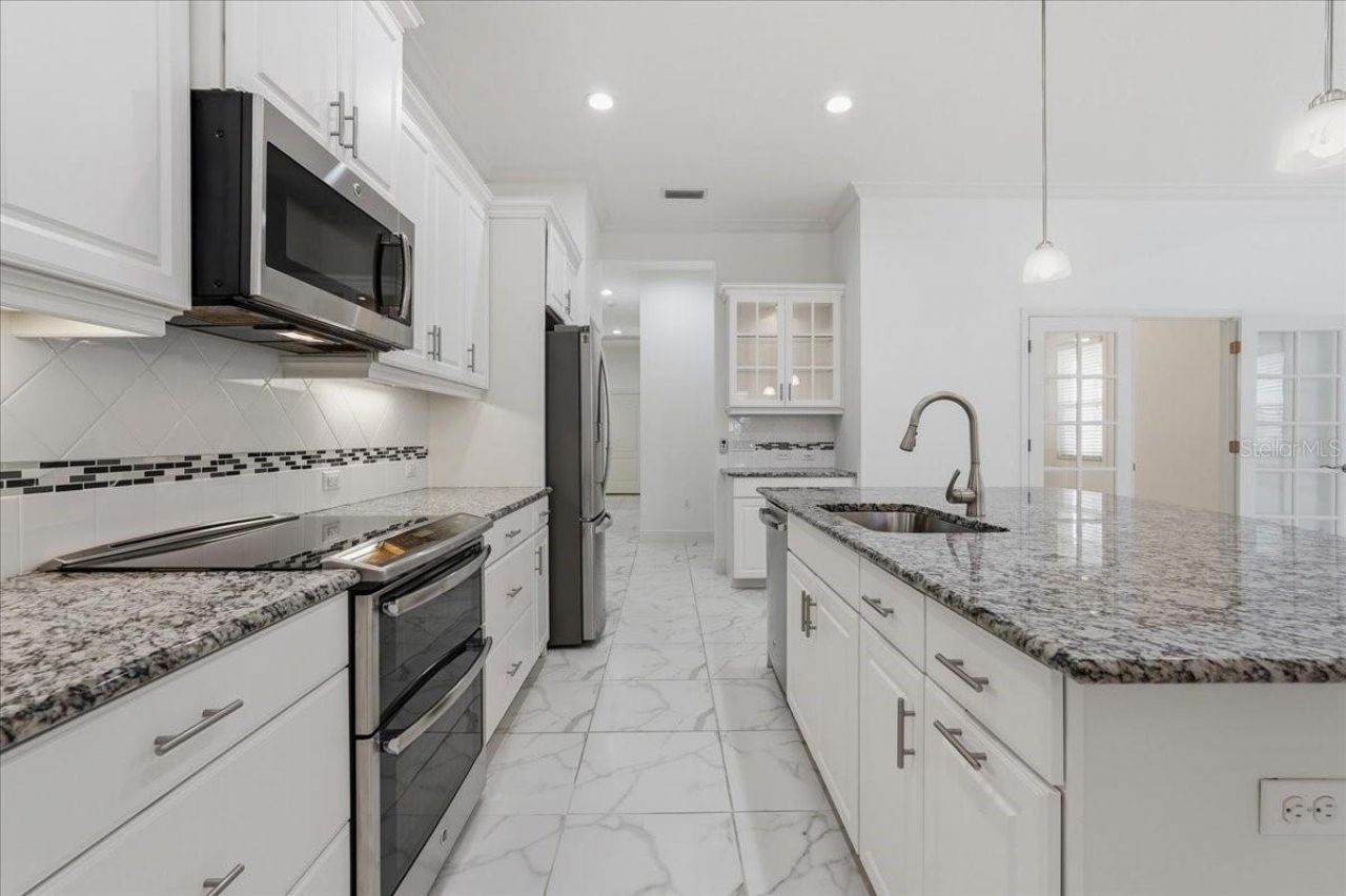 3613 Woodcliff Lake Terrace, Sarasota, FL 34243 Photo