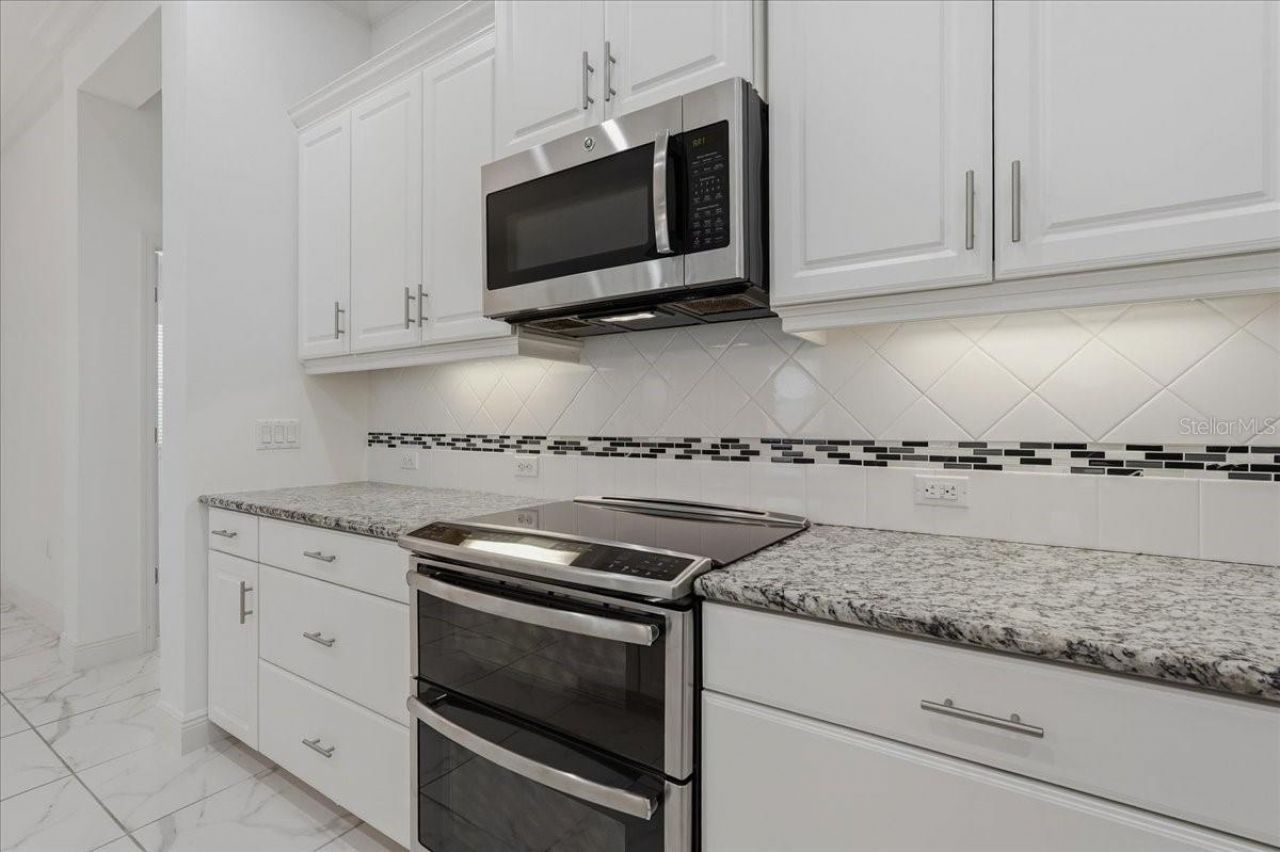 3613 Woodcliff Lake Terrace, Sarasota, FL 34243 Photo
