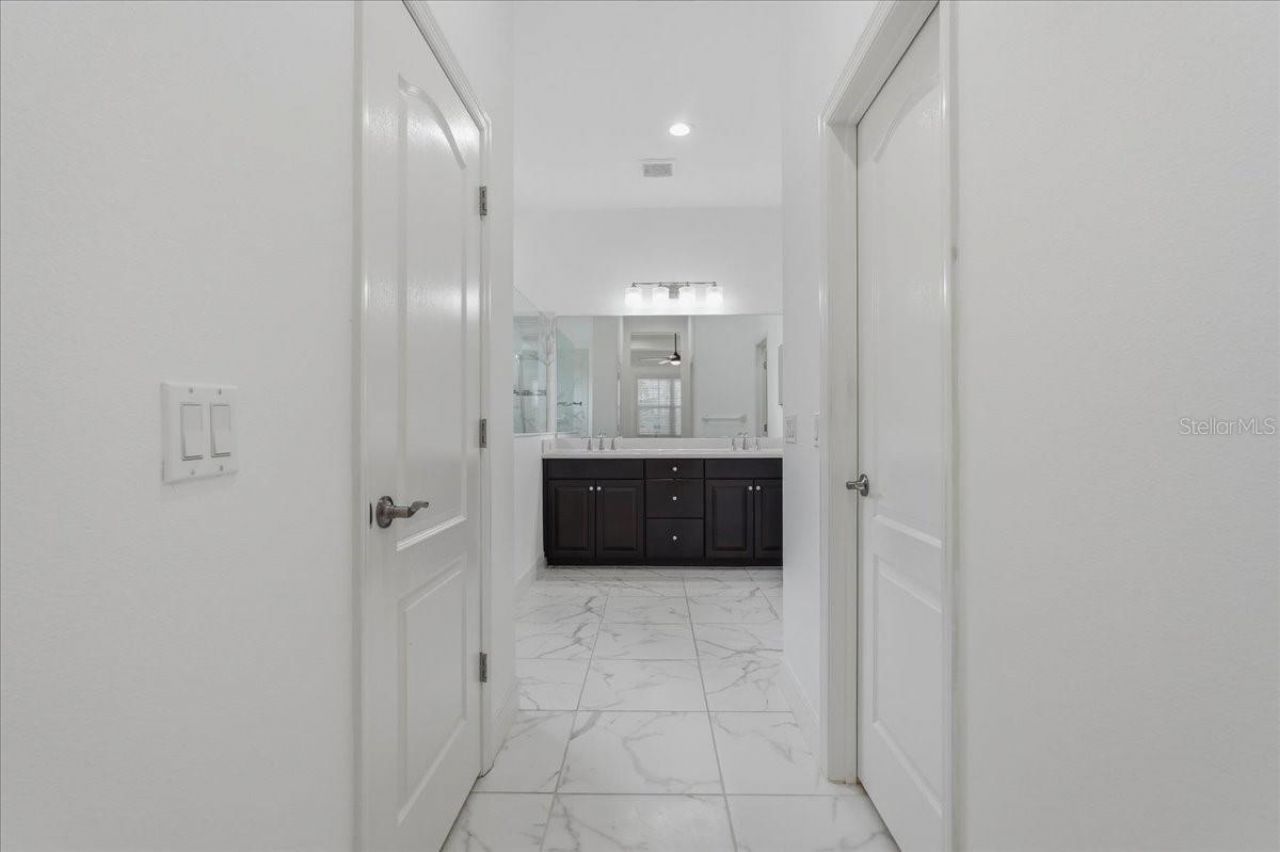 3613 Woodcliff Lake Terrace, Sarasota, FL 34243 Photo