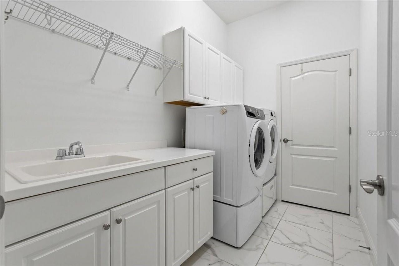 3613 Woodcliff Lake Terrace, Sarasota, FL 34243 Photo