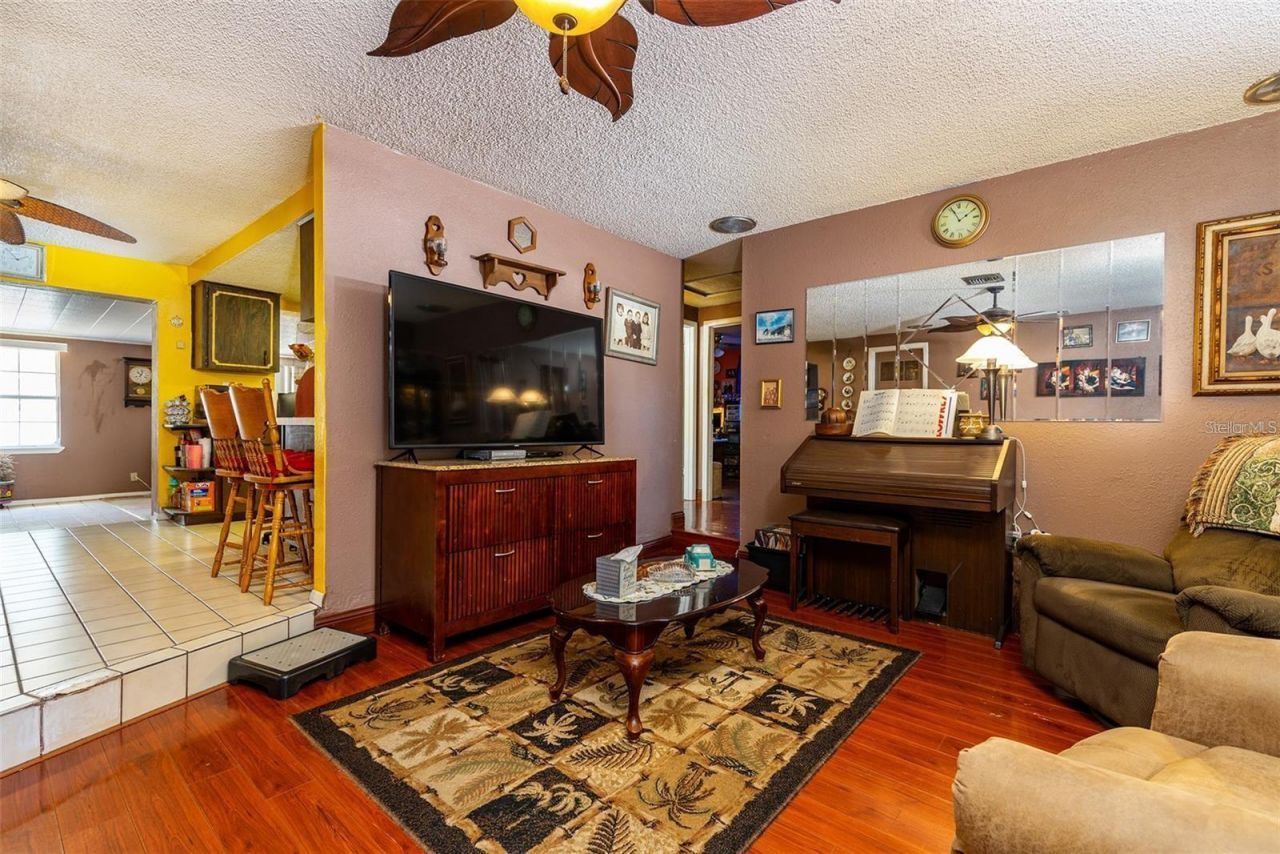 12095 102nd Avenue , Seminole, FL 33778 Photo