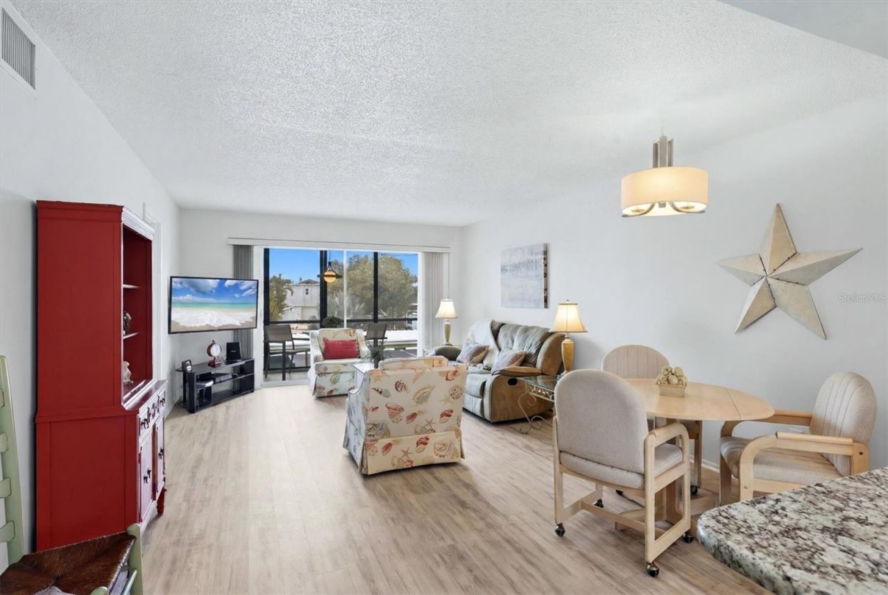 6470 Hollywood Boulevard , Unit 208, Sarasota, FL 34231 Photo