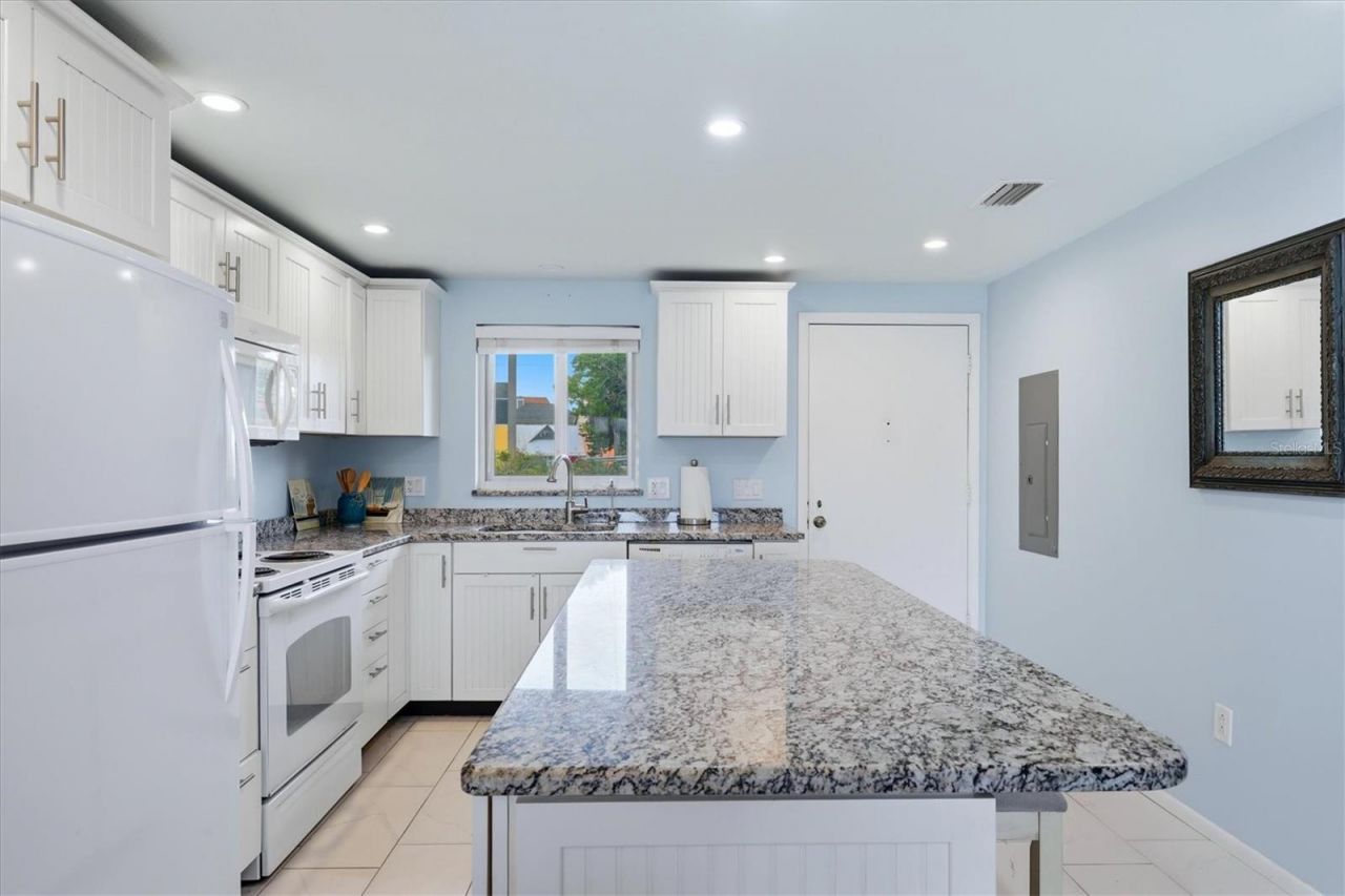 6470 Hollywood Boulevard , Unit 208, Sarasota, FL 34231 Photo