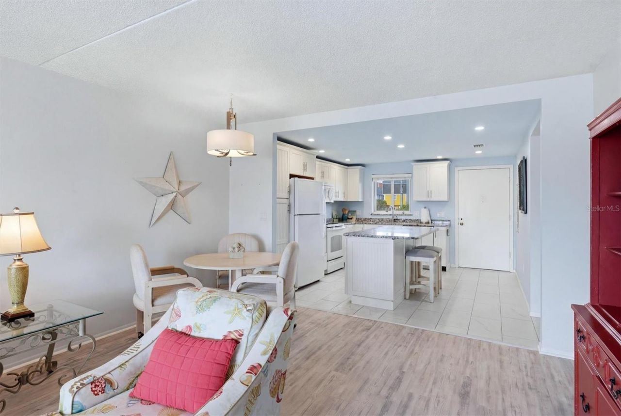 6470 Hollywood Boulevard , Unit 208, Sarasota, FL 34231 Photo