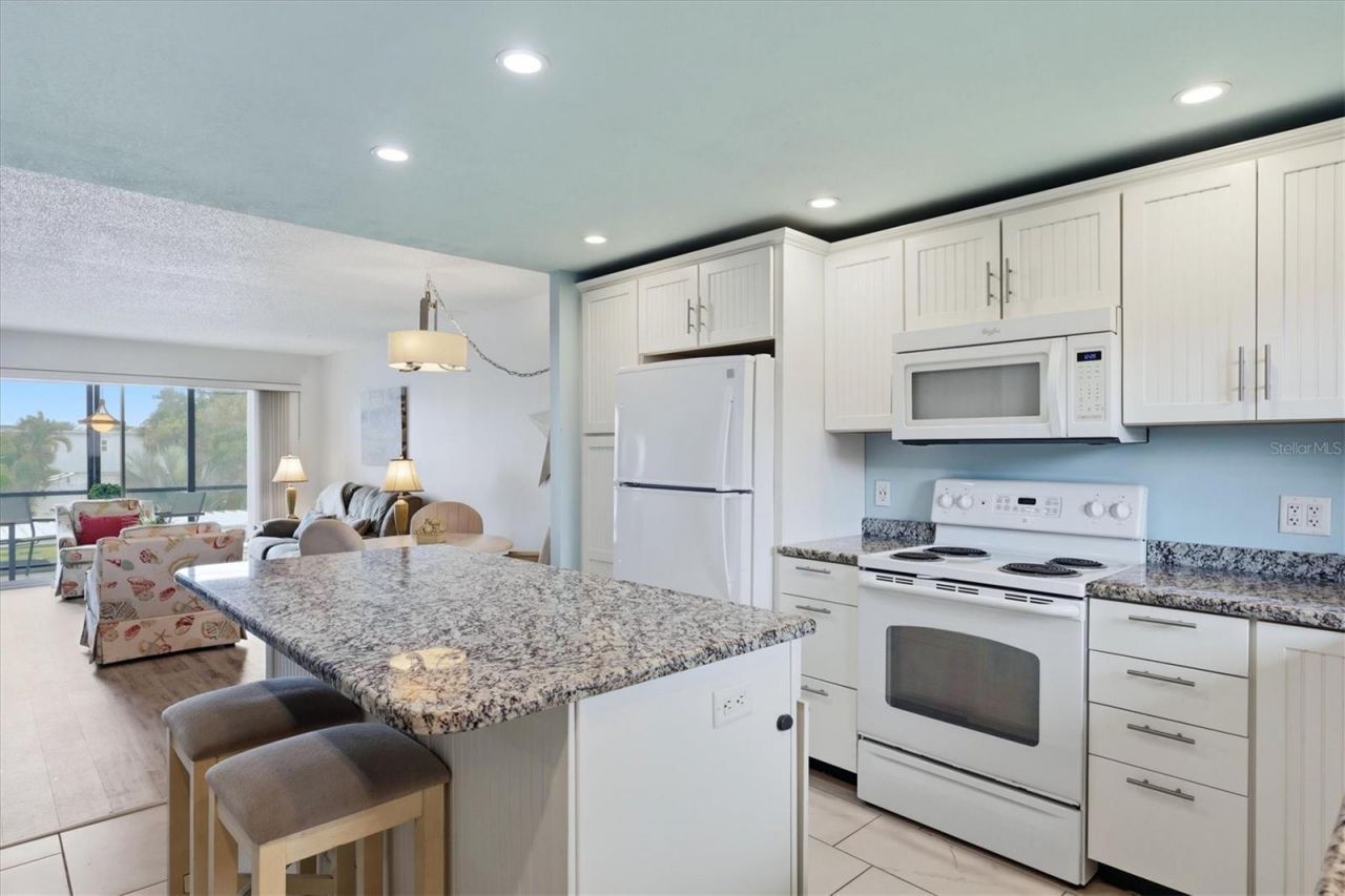 6470 Hollywood Boulevard , Unit 208, Sarasota, FL 34231 Photo