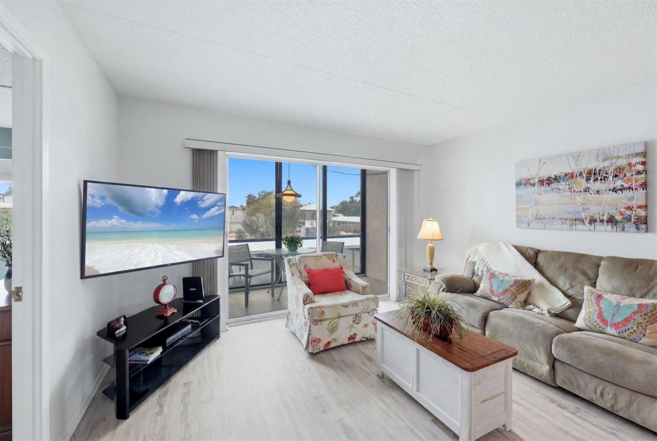 6470 Hollywood Boulevard , Unit 208, Sarasota, FL 34231 Photo