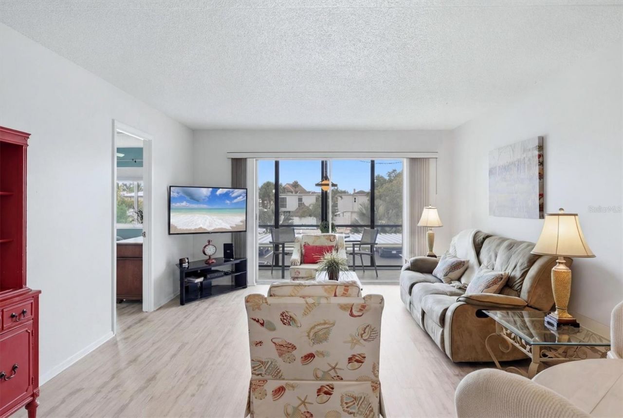 6470 Hollywood Boulevard , Unit 208, Sarasota, FL 34231 Photo