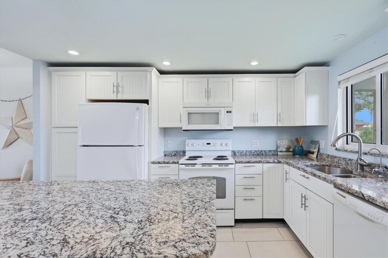 6470 Hollywood Boulevard , Unit 208, Sarasota, FL 34231 Photo