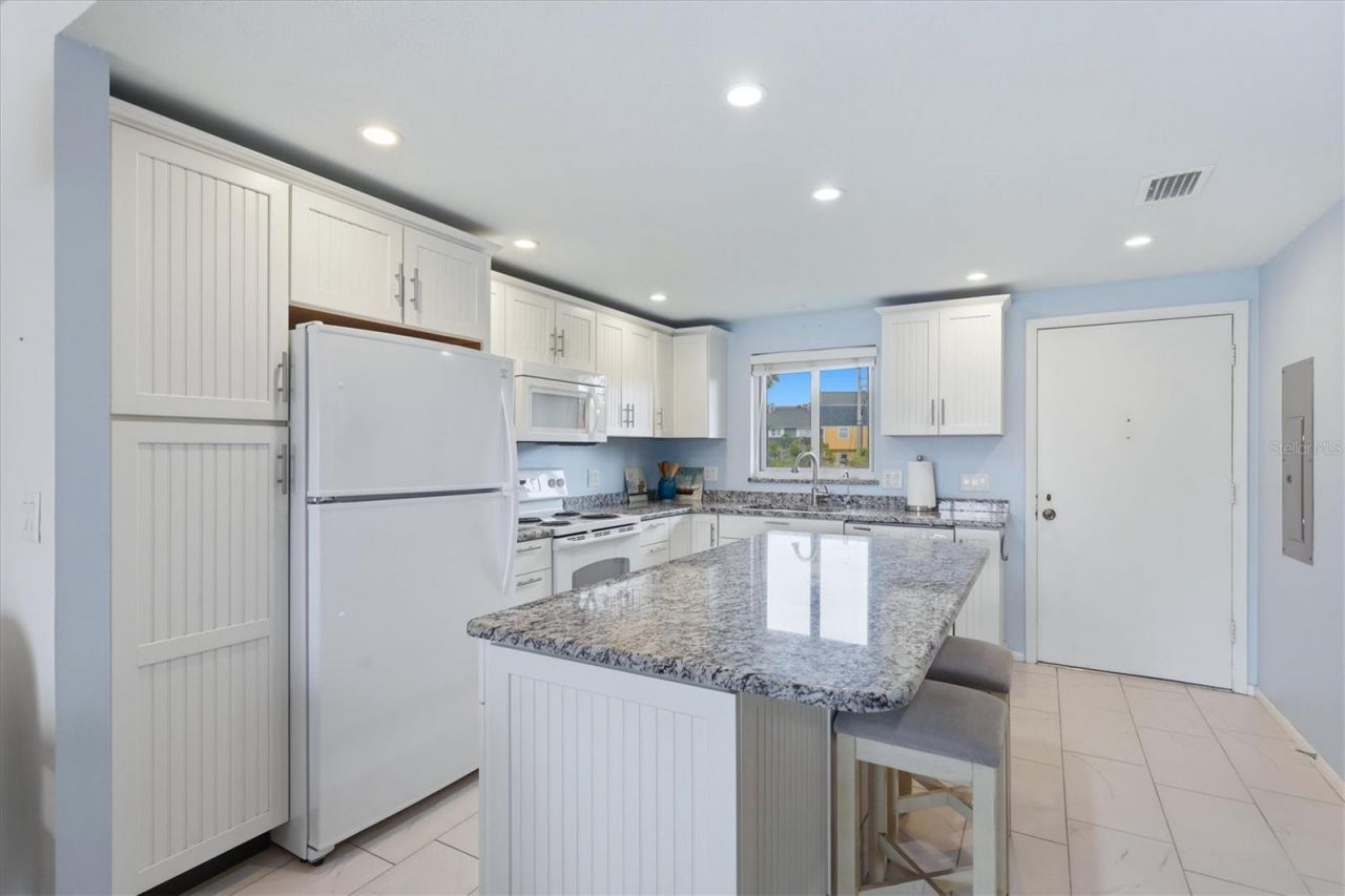 6470 Hollywood Boulevard , Unit 208, Sarasota, FL 34231 Photo
