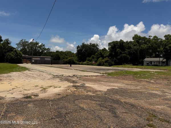 2213 Hewes Avenue, Gulfport, MS 39507