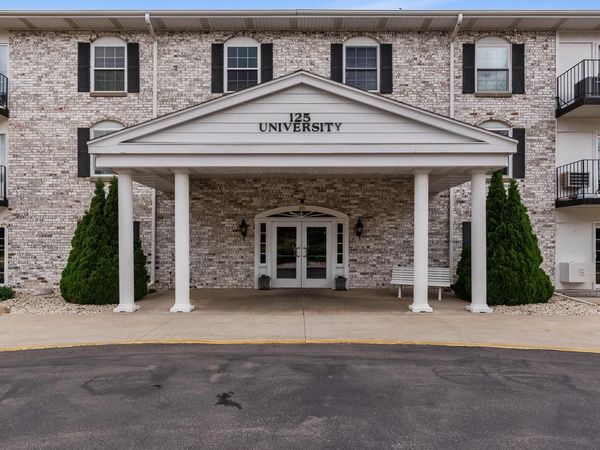 125 N University DRIVE, Unit 105, West Bend, WI 53095