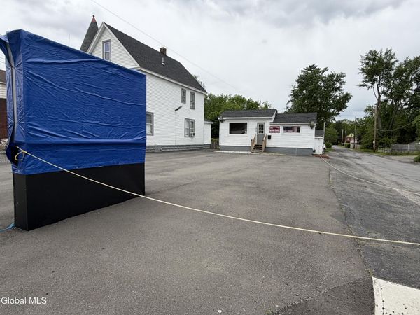 1850 State Street, Schenectady, NY 12304